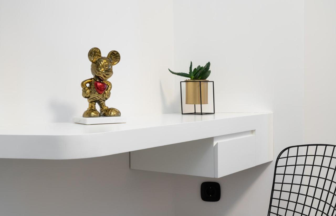 Glyfada Gallery Apartment Athena Bagian luar foto