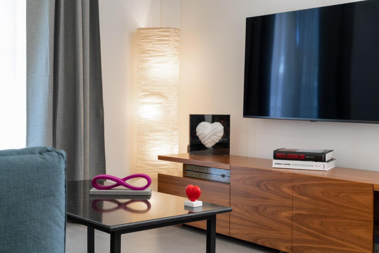 Glyfada Gallery Apartment Athena Bagian luar foto